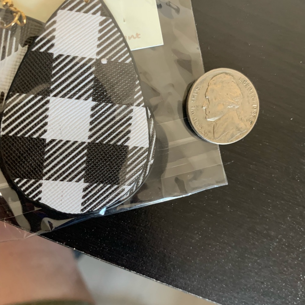 NWT *BOUTIQUE*  BUFFALO CHECK TEARDROP EARRINGS - Picture 2 of 2